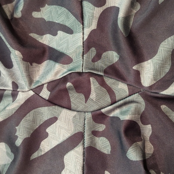 Onzie Flow Camouflage 3/4 Length Leggings Size Large - Picture 8 of 8